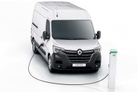 Uzsitálcával érkezik az új Renault Master 10