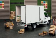 Uzsitálcával érkezik az új Renault Master 13