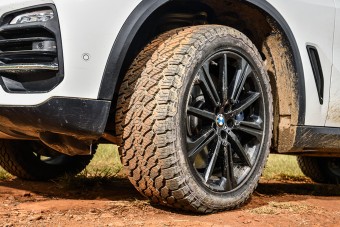 Meglepő márkájú gumit szerelnek az új BMW-kre