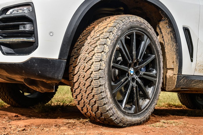 Meglepő márkájú gumit szerelnek az új BMW-kre