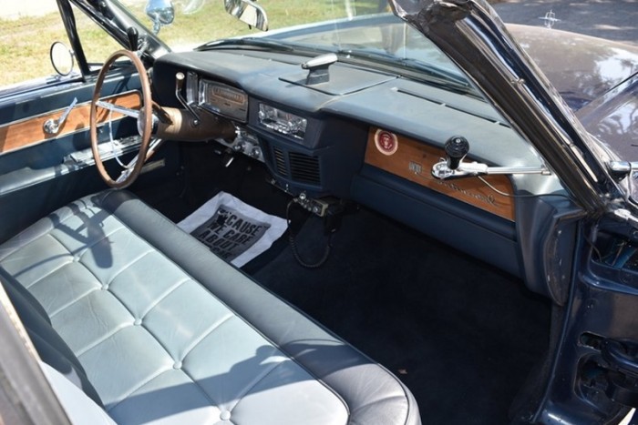 Szomorú, de szép elnöki limuzin ez a nyitott Lincoln Continental 6 | Vezess Szomorú, de szép elnöki limuzin ez a nyitott Lincoln Continental 6