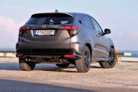 Turbós motor családi mindenesbe: Honda HR-V Sport teszt 54