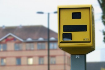 Milliárdos összeget hozott ez az angol traffipax