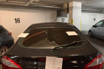 Cetlirohammal támadtak le egy magyar fordost, mert rossz helyen parkolt