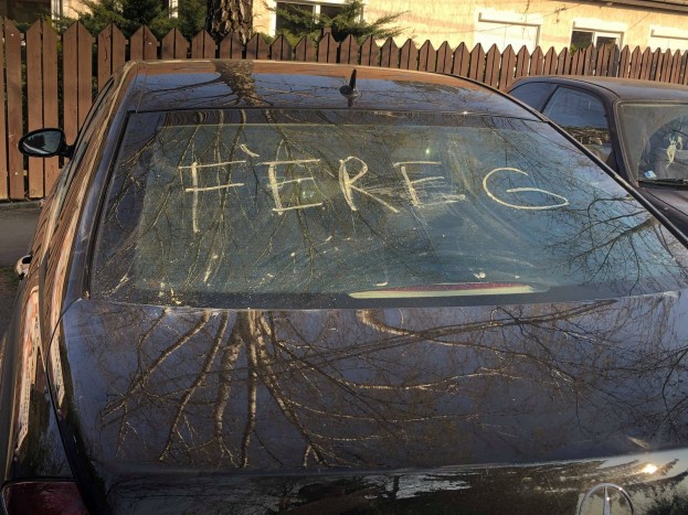 “Áruló szajha” – és ez csak a leggyengébb jelző, amit felírtak erre az autóra 2