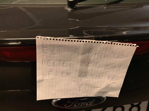 Cetlirohammal támadtak le egy magyar fordost, mert rossz helyen parkolt 1 Cetlirohammal támadtak le egy magyar fordost, mert rossz helyen parkolt 1