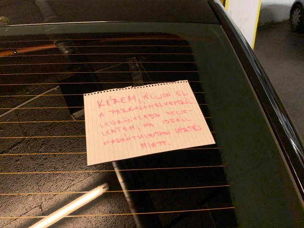 Cetlirohammal támadtak le egy magyar fordost, mert rossz helyen parkolt 2 Cetlirohammal támadtak le egy magyar fordost, mert rossz helyen parkolt 2