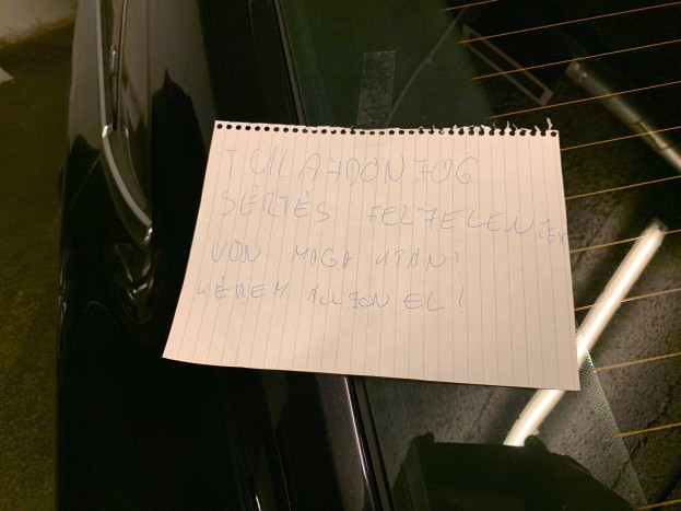 Cetlirohammal támadtak le egy magyar fordost, mert rossz helyen parkolt 3 Cetlirohammal támadtak le egy magyar fordost, mert rossz helyen parkolt 3