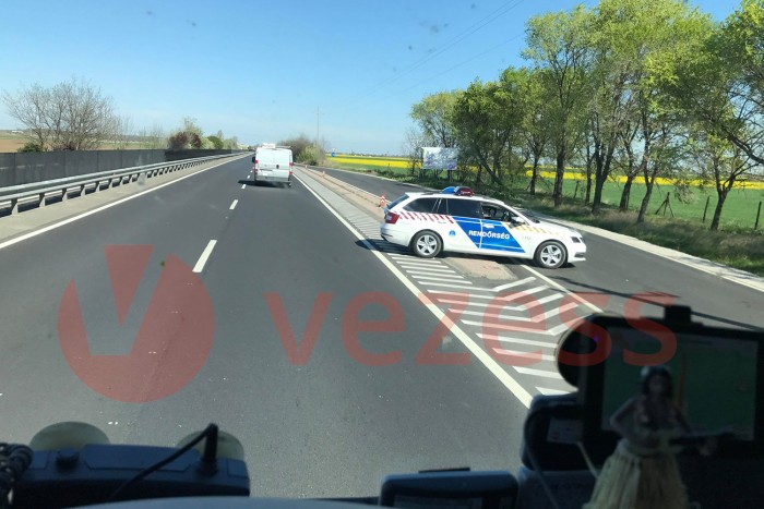 Fura helyről mértek a rendőrök a 4-esen 3 | Vezess Fura helyről mértek a rendőrök a 4-esen 3