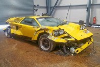 Megszakad a szíved, ha meglátod ezt a törött Countach-t 18