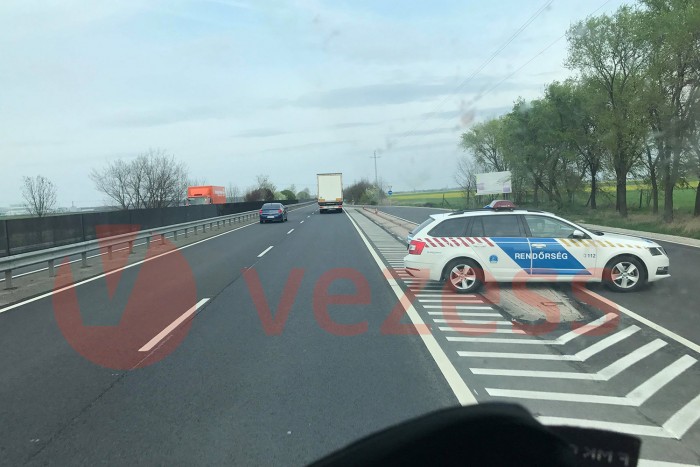 Fura helyről mértek a rendőrök a 4-esen 1 | Vezess Fura helyről mértek a rendőrök a 4-esen 1