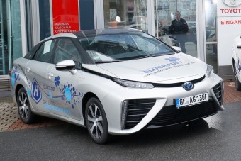 Ügyfélautóként adnak üzemanyagcellás kocsit a Toyotánál