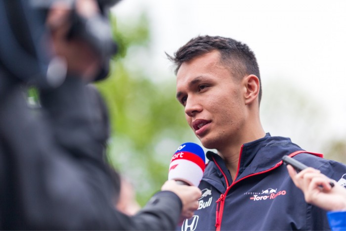 F1: A bokszutcából is pontot szerzett Albon