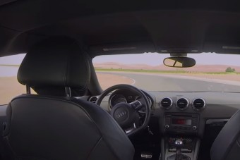 Dermesztő, ahogyan a vezető nélküli autó a versenypályán csapat