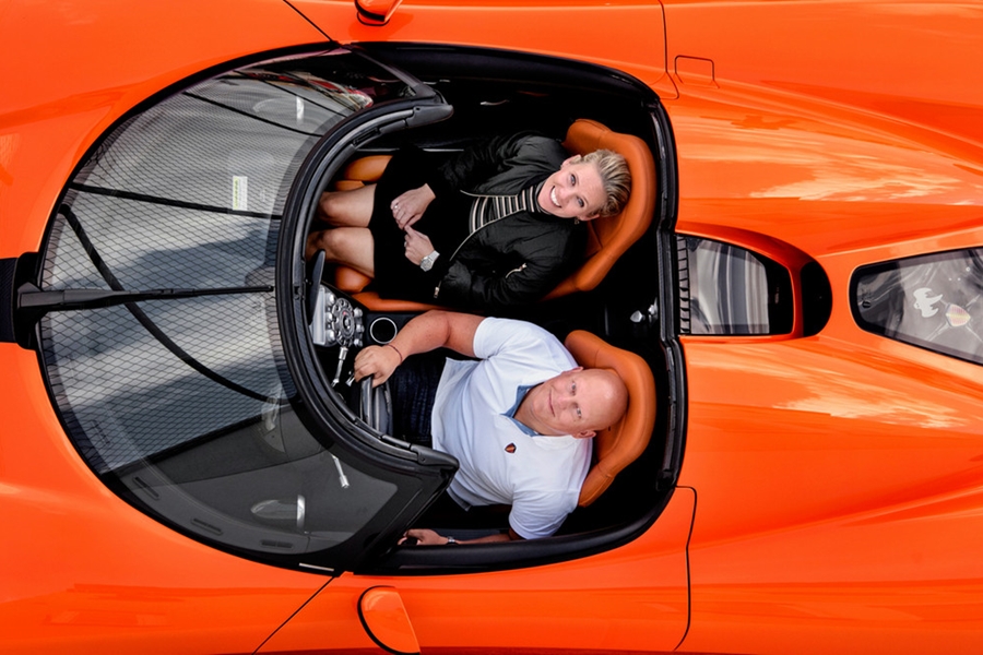Na, milyen autóval jár a szupersportautókat építő Koenigsegg ura? 3