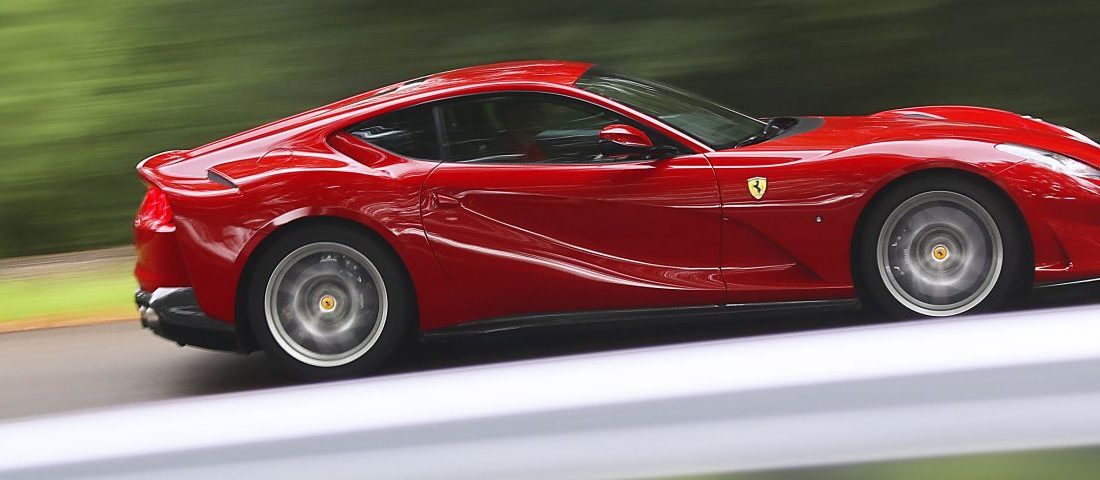 Fülrepesztő élmény az egyedi kipufogóval szerelt Ferrari 812 Superfast