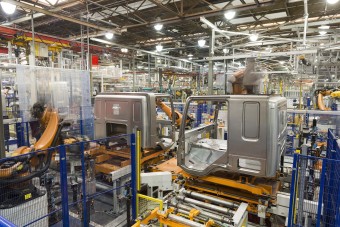 Még több robot fog dolgozni a DAF fülkéin