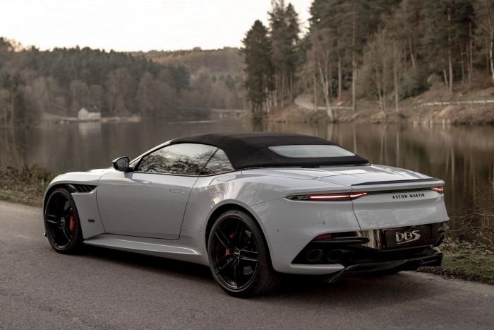 Nem gyártott még gyorsabb kabriót az Aston Martin 5 Nem gyártott még gyorsabb kabriót az Aston Martin 5