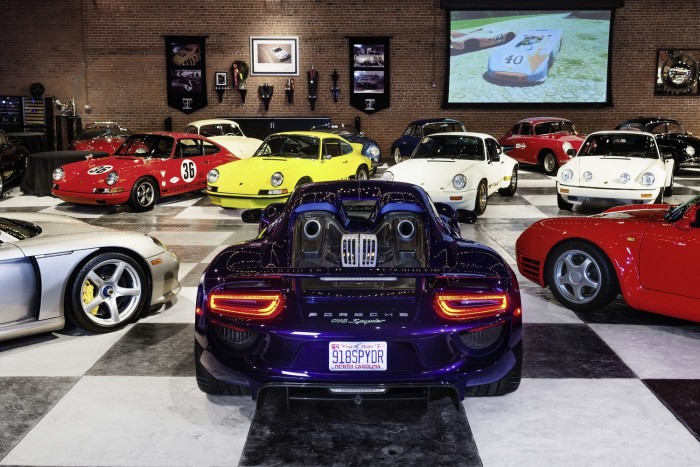 Gázrobbanás pusztította el a sportautó-gyűjteményt 1