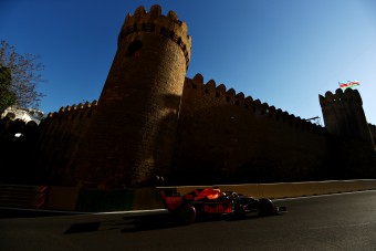 F1: Verstappen ráfázott eltérő taktikájára