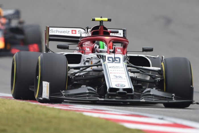 F1: Räikkönennel a gumi szúrt ki 1 | Vezess F1: Räikkönennel a gumi szúrt ki 1