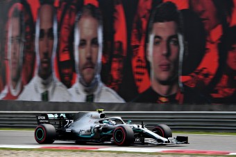 F1: Bottas megverte Hamiltont Kínában