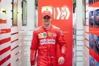 F1: Verstappen Schumacher előtt az esős sivatagi teszten 20