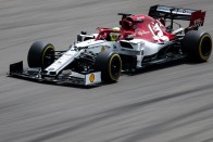 F1: A sereghajtó pilótája az élen a teszten 15