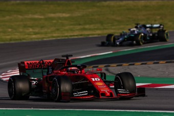 F1: A Merci a Ferrarinak adja a Kínai Nagydíjat