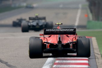 F1: A Ferrari lemásolja a Mercedest