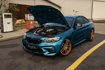 Izomból uralja a belső sávot ez a tuningolt M2-es BMW