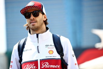 F1: Tízhelyes büntetés az újoncnak