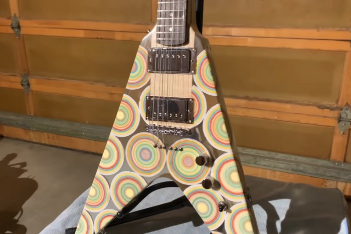 Zenélni is lehet az édességek királyával