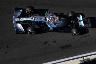 F1: Ezért nézte be Hamilton az újrarajtolást