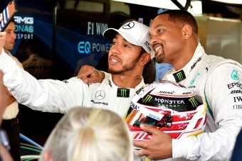 Sztárcelebekkel adnák el a Forma-1-et