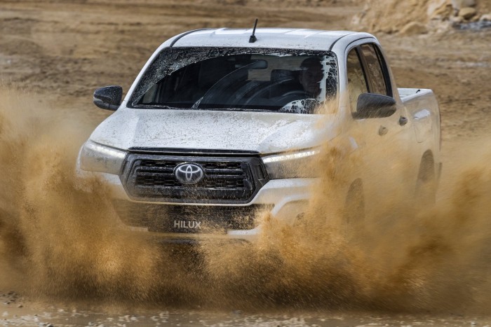 Suttyomban tette biztonságosabbá haszonjárművét a Toyota