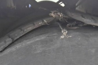 Szakadt gumis busszal vitték úszásra a gyerekeket