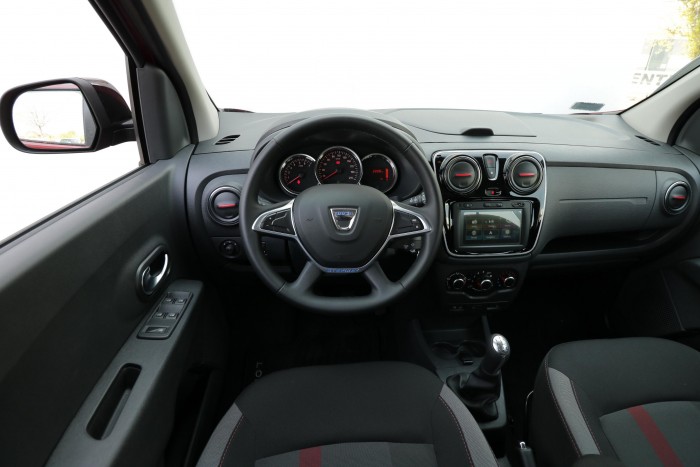 A Dacia Lodgy még mindig üres terei miatt vonzó 43 A Dacia Lodgy még mindig üres terei miatt vonzó 43