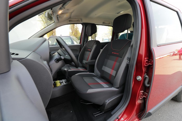 A Dacia Lodgy még mindig üres terei miatt vonzó 47 A Dacia Lodgy még mindig üres terei miatt vonzó 47