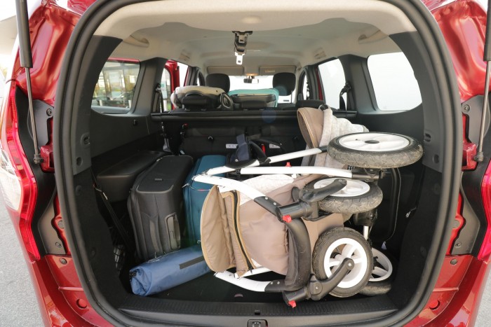 A Dacia Lodgy még mindig üres terei miatt vonzó 44 A Dacia Lodgy még mindig üres terei miatt vonzó 44