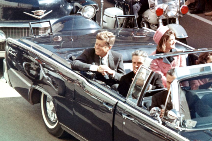 Szomorú, de szép elnöki limuzin ez a nyitott Lincoln Continental 7 | Vezess Szomorú, de szép elnöki limuzin ez a nyitott Lincoln Continental 7