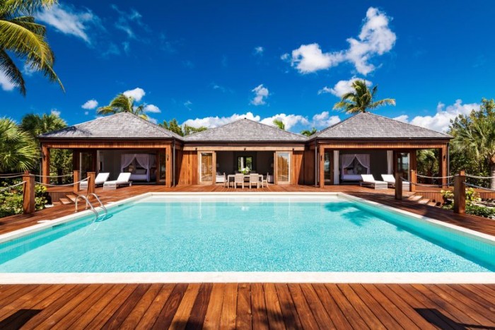 Eladó Bruce Willis pazar nyaralója, amihez saját tengerpart is jár 4