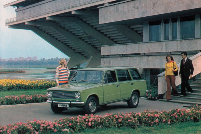 Volt idő amikor rengeteg sörrel próbáltak Ladát eladni a németeknek 4 | Vezess Volt idő amikor rengeteg sörrel próbáltak Ladát eladni a németeknek 4