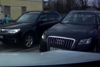 Tökös autós tette helyre a tolakodó audist