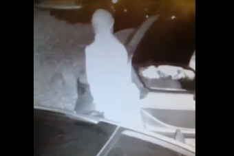 Autóval fajtalankodott egy férfi Pécsen, aki kreatív módon használta fel az üzemanyagbetöltőt