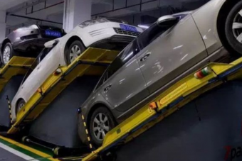 Kínában rájöttek, hogy lehet még több autót zsúfolni a parkolóházakba