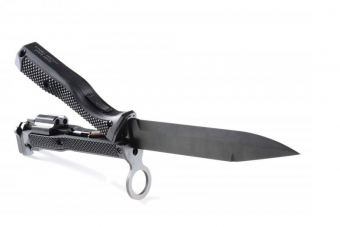 Ezzel a késsel akár le is lőheted a gonoszt, ha úgy adódik