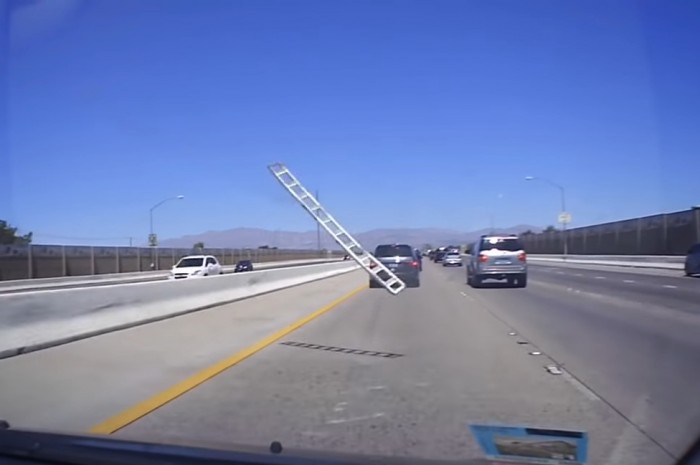 Te mit tennél, ha egy létra jönne feléd 130-cal?