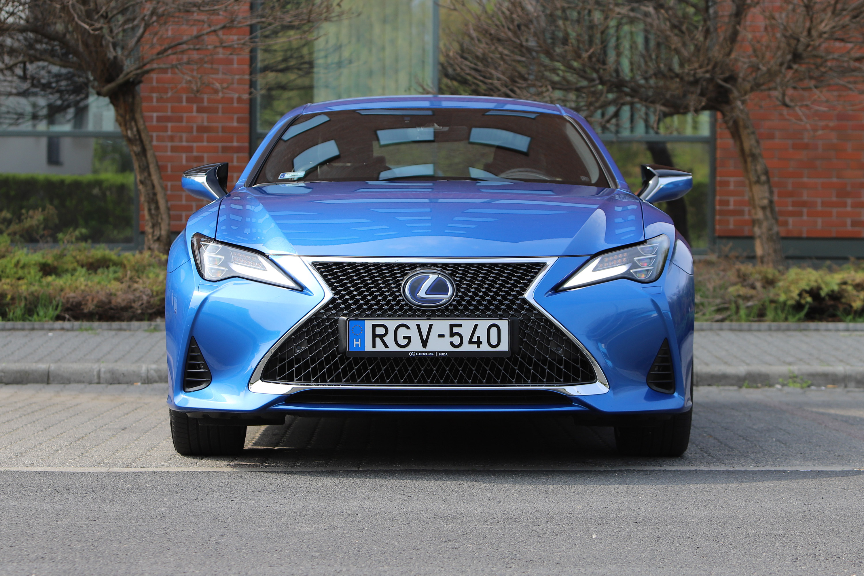 Farkasbőrbe bújt bárány: Lexus RC300h teszt 2