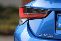 Farkasbőrbe bújt bárány: Lexus RC300h teszt 54